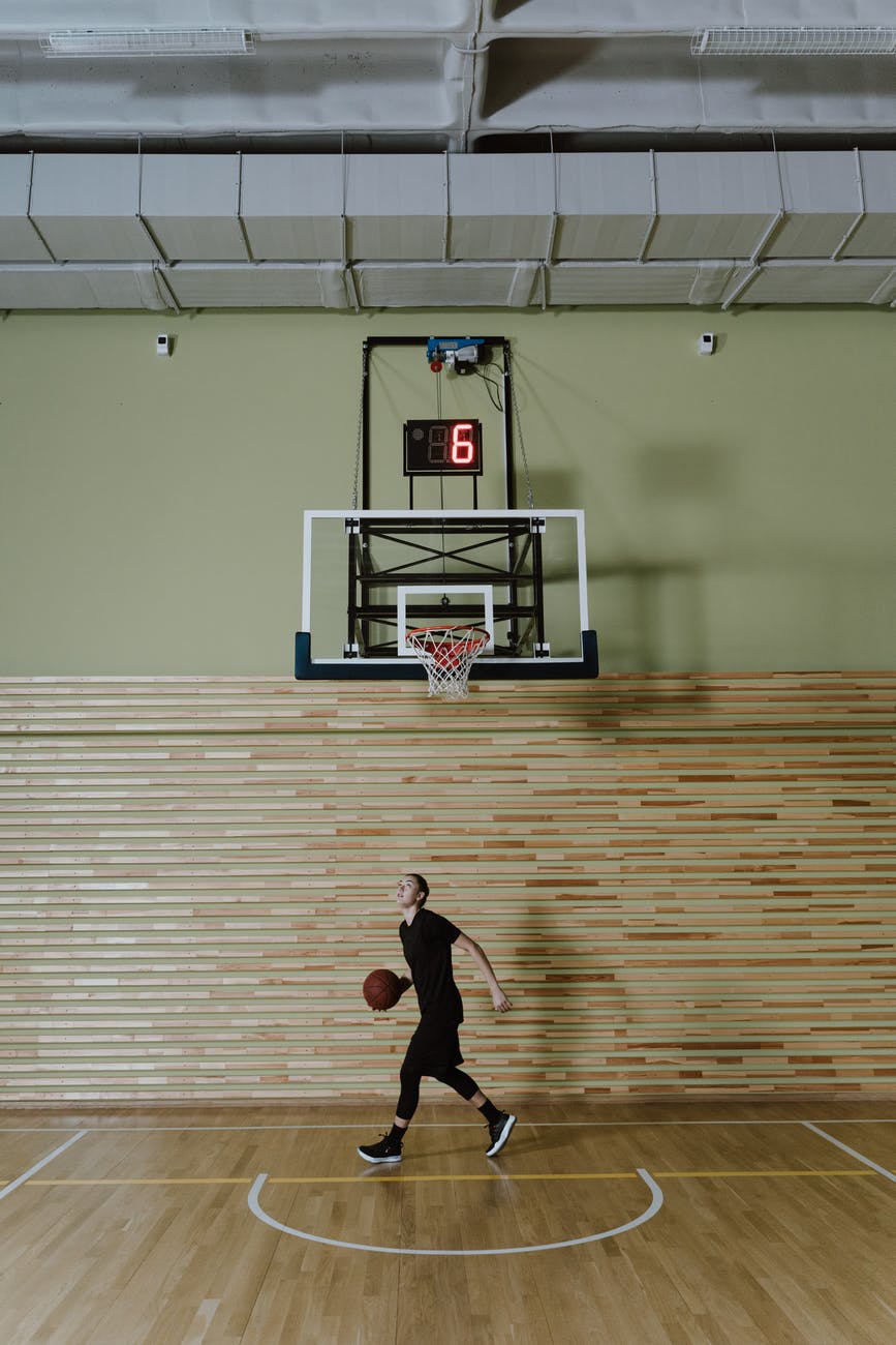 woman doing basketball